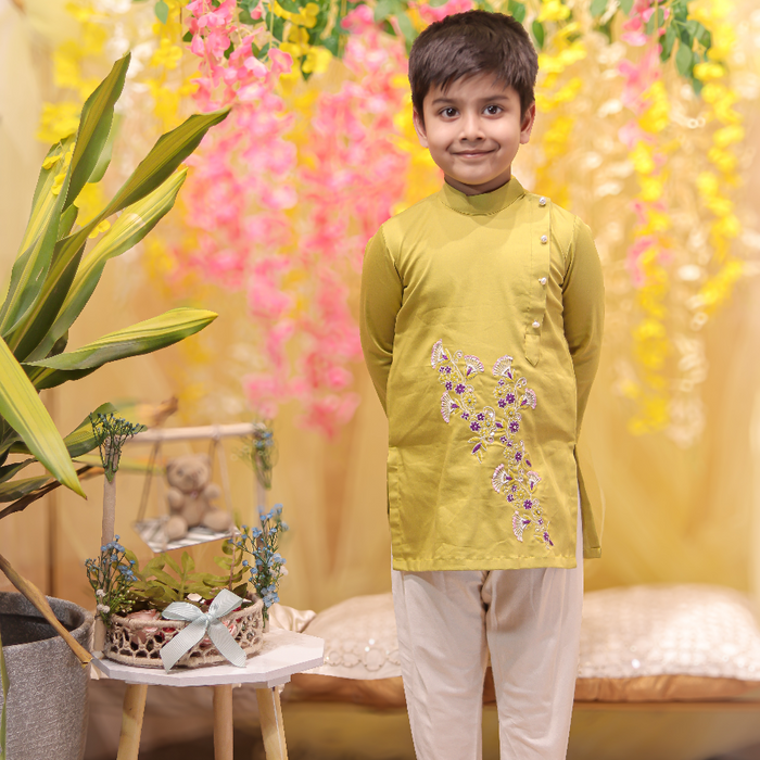 Green Kurta With Embroidery and Pant Set