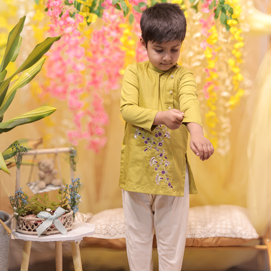 Green Kurta With Embroidery and Pant Set